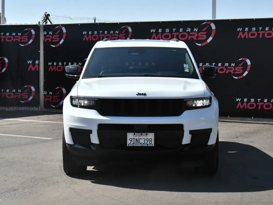 2023 Jeep Grand Cherokee Altitude photo 1