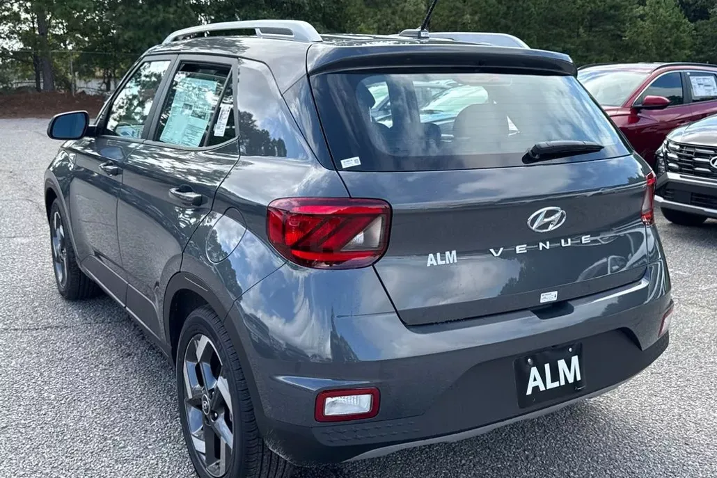 2025 Hyundai Venue SEL photo 1