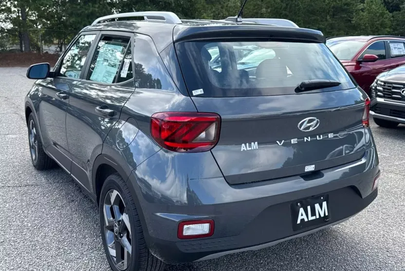 2025 Hyundai Venue SEL photo 1