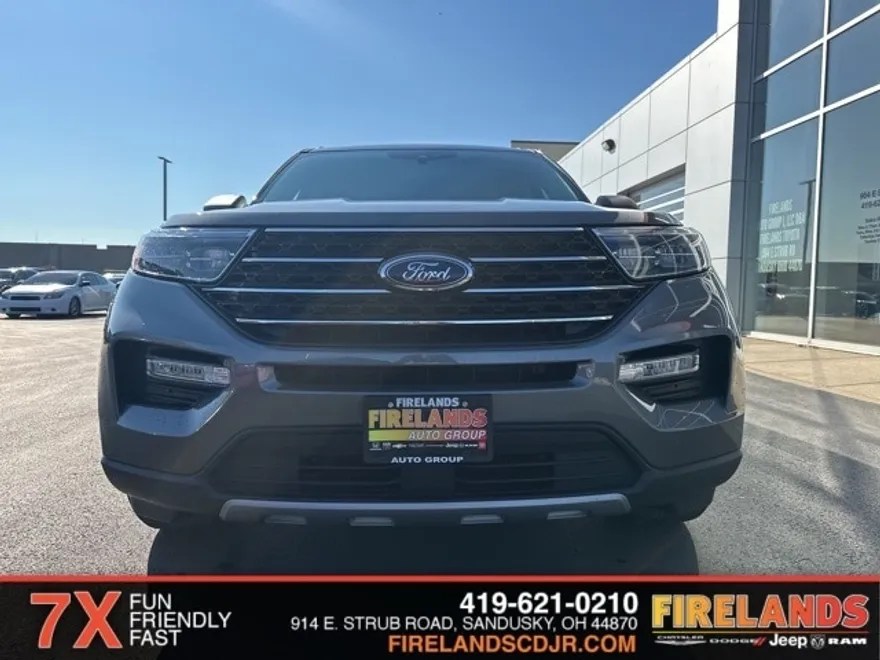 2023 Ford Explorer XLT photo 1