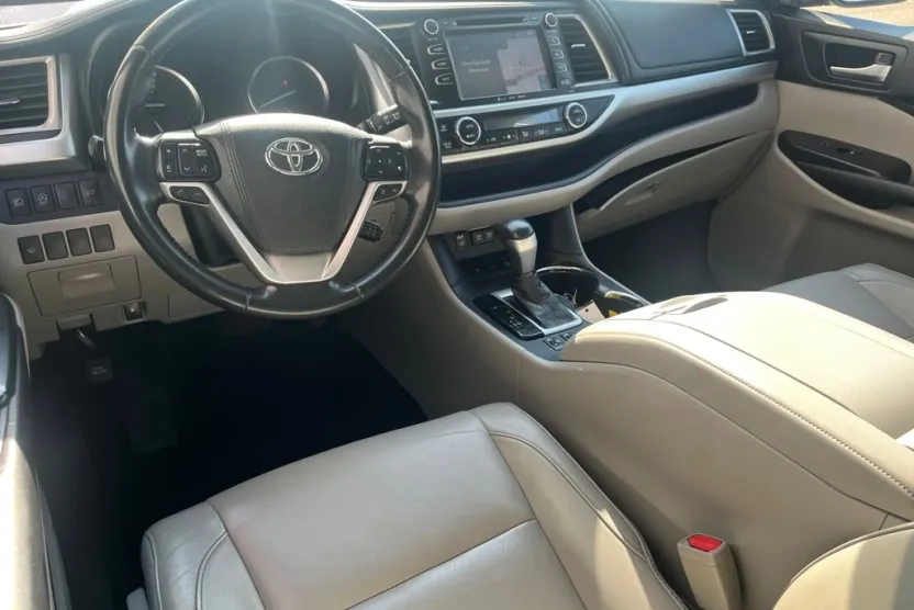 2017 Toyota Highlander XLE photo 1