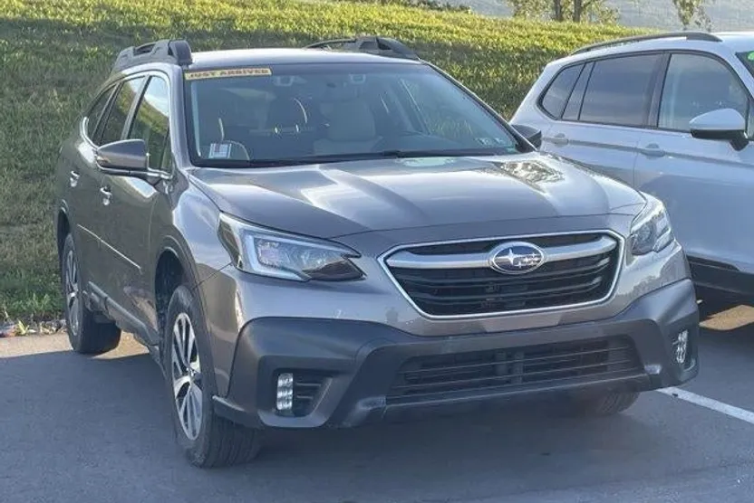 2021 Subaru Outback Premium photo 1