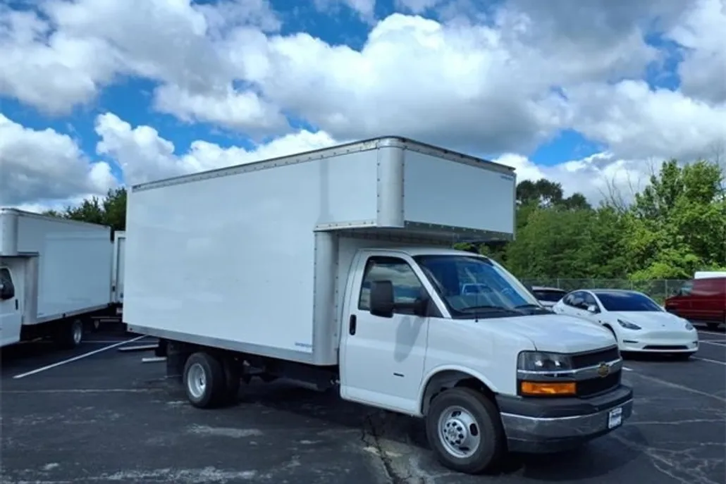 2025 Chevrolet Express 3500 Cutaway Van photo 1