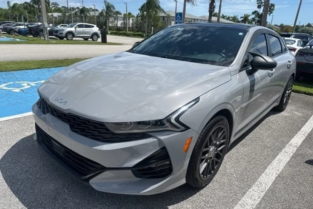 2024 Kia K5 GT-Line photo 1