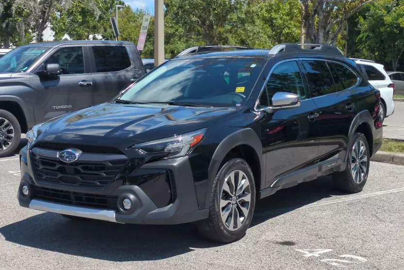 2023 Subaru Outback Touring photo 1
