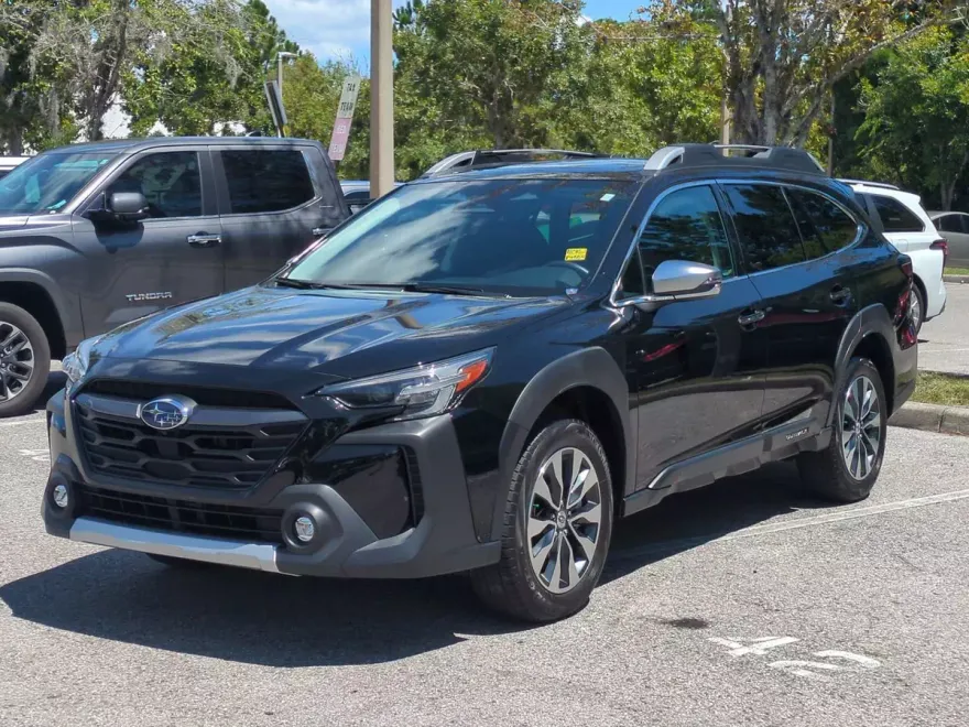 2023 Subaru Outback Touring photo 1
