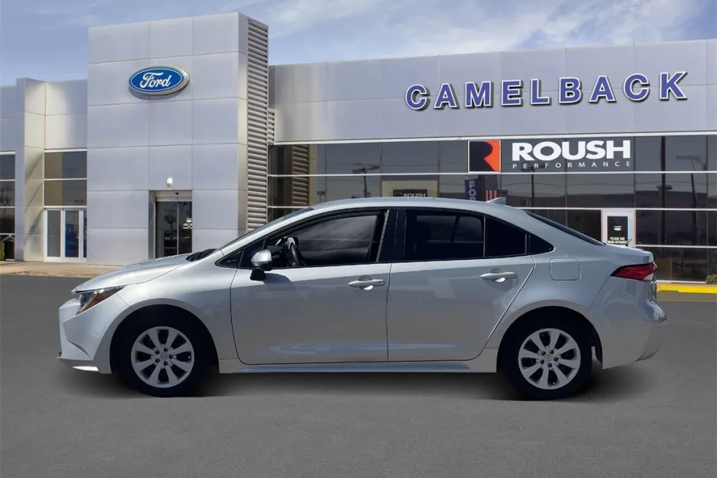 2024 Toyota Corolla LE photo 1