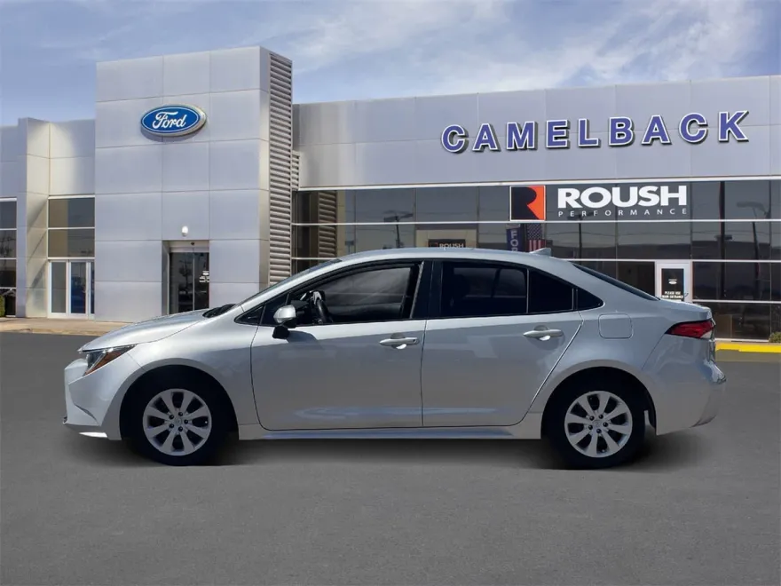 2024 Toyota Corolla LE photo 1