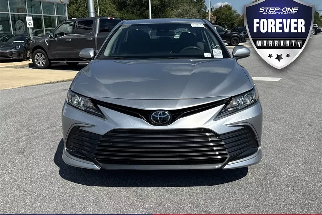 2023 Toyota Camry LE photo 1
