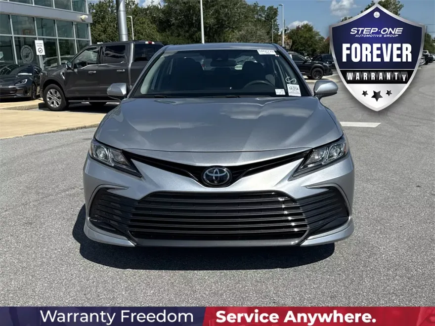 2023 Toyota Camry LE photo 1