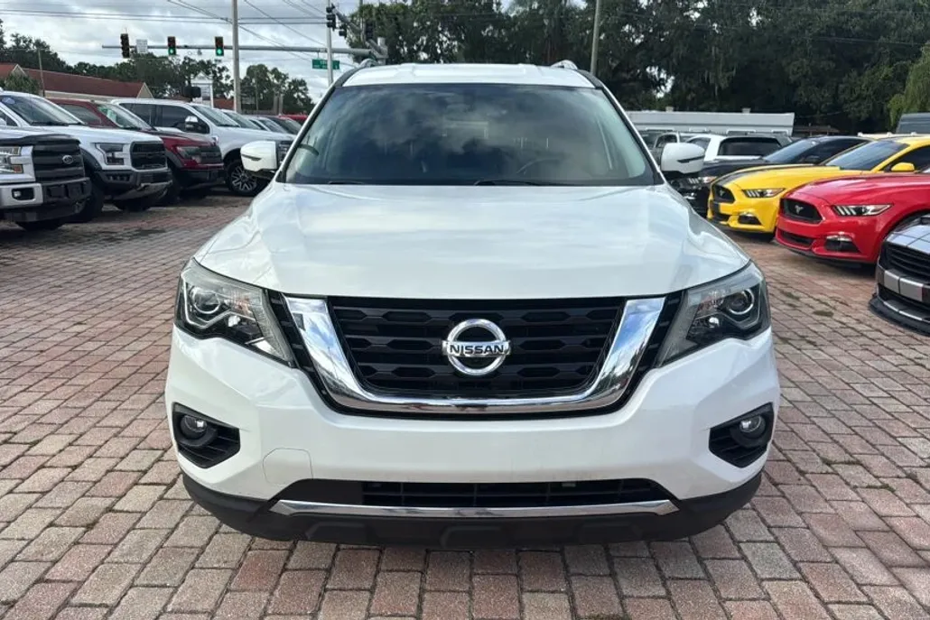 2019 Nissan Pathfinder SL photo 1