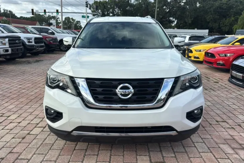 2019 Nissan Pathfinder SL photo 1