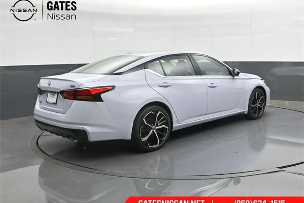 2025 Nissan Altima SR photo 1