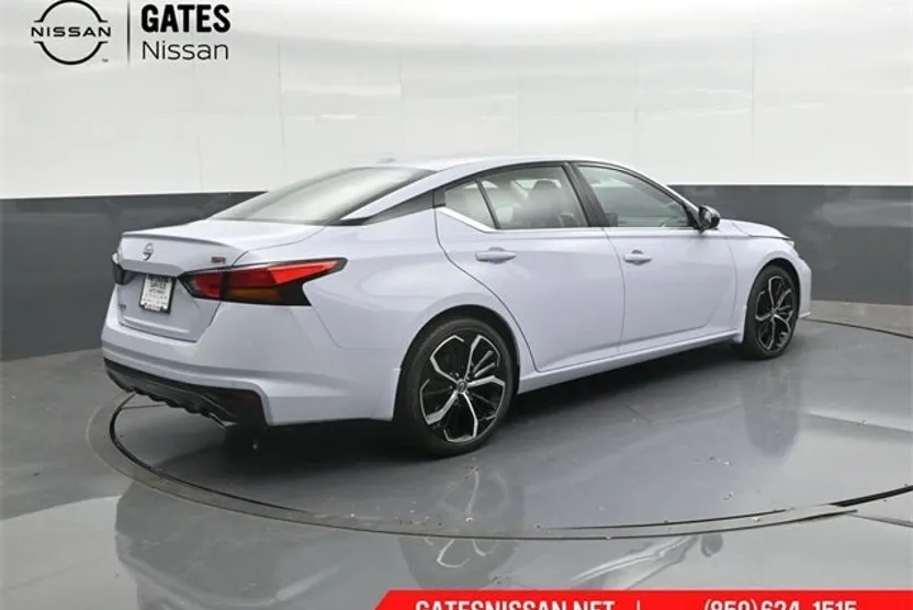 2025 Nissan Altima SR photo 1