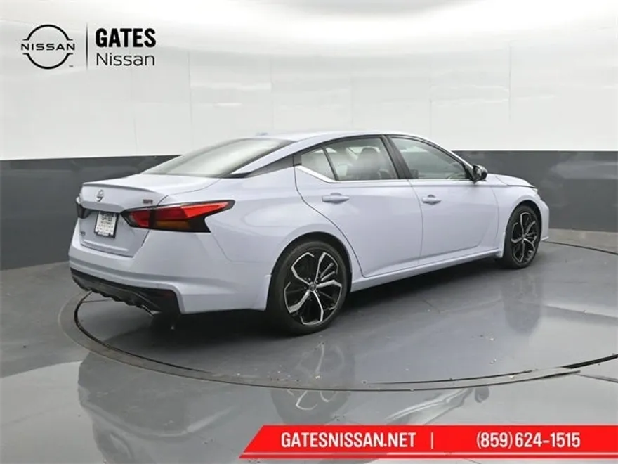 2025 Nissan Altima SR photo 1