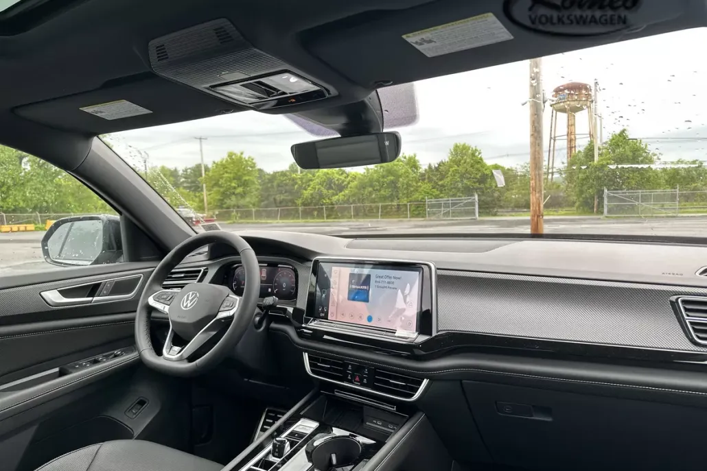 2025 Volkswagen Atlas Cross Sport SEL R-Line photo 1