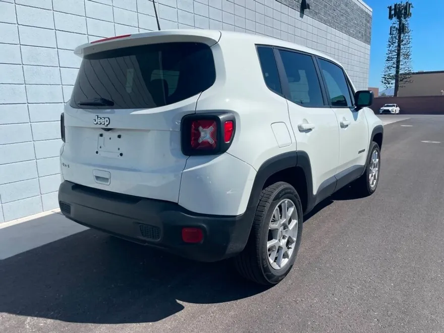 2023 Jeep Renegade Latitude photo 1