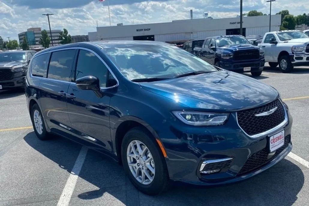 2025 Chrysler Pacifica photo 1