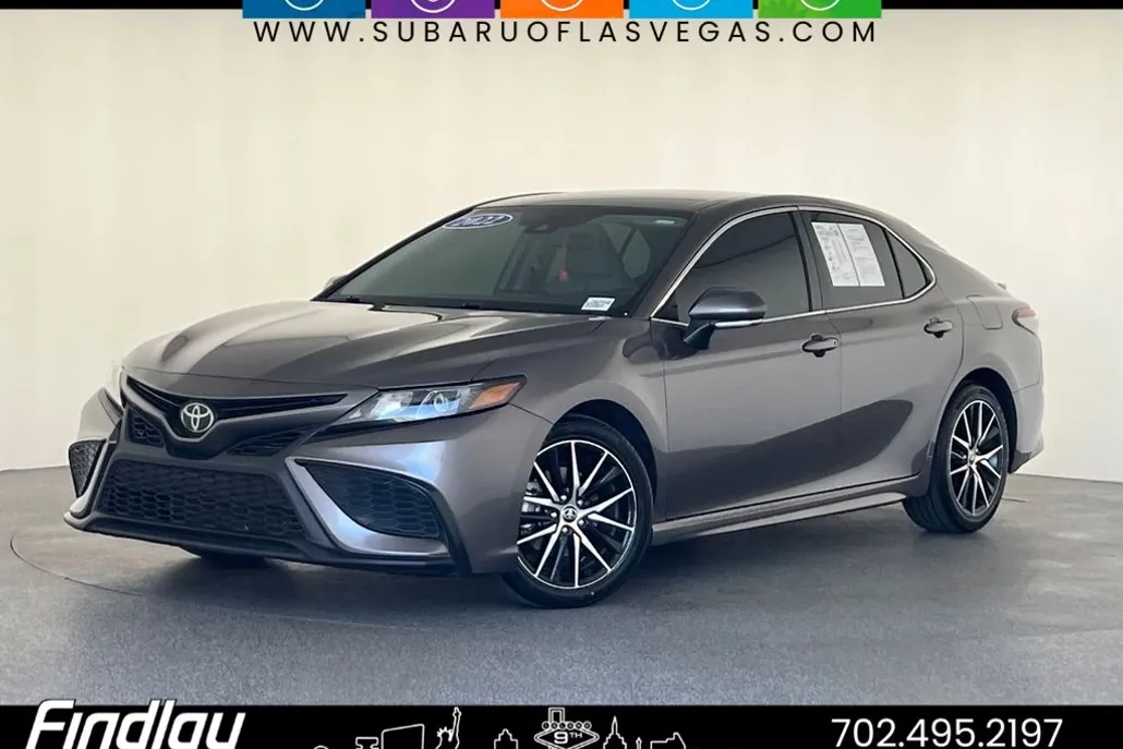 2022 Toyota Camry SE photo 1