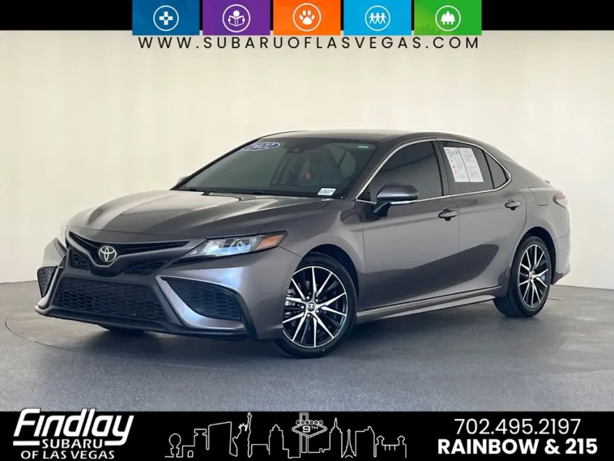 2022 Toyota Camry SE photo 1