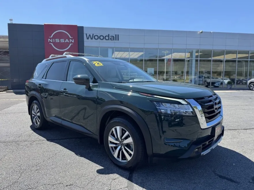2023 Nissan Pathfinder SL photo 1