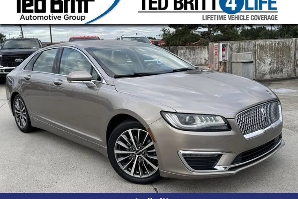 2019 Lincoln MKZ Standard photo 1