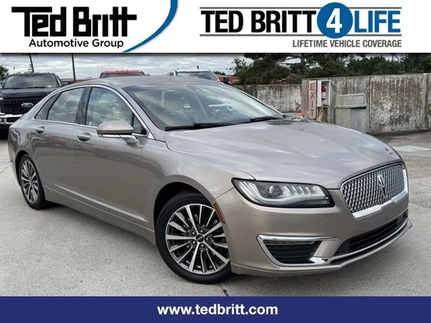 2019 Lincoln MKZ Standard photo 1