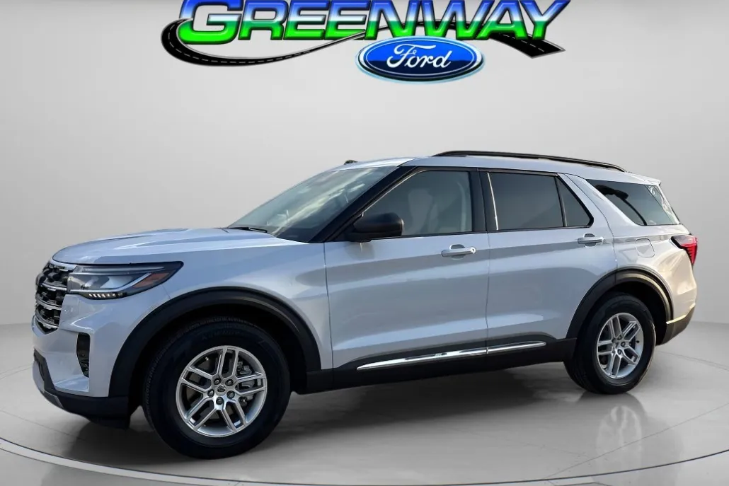2025 Ford Explorer photo 1