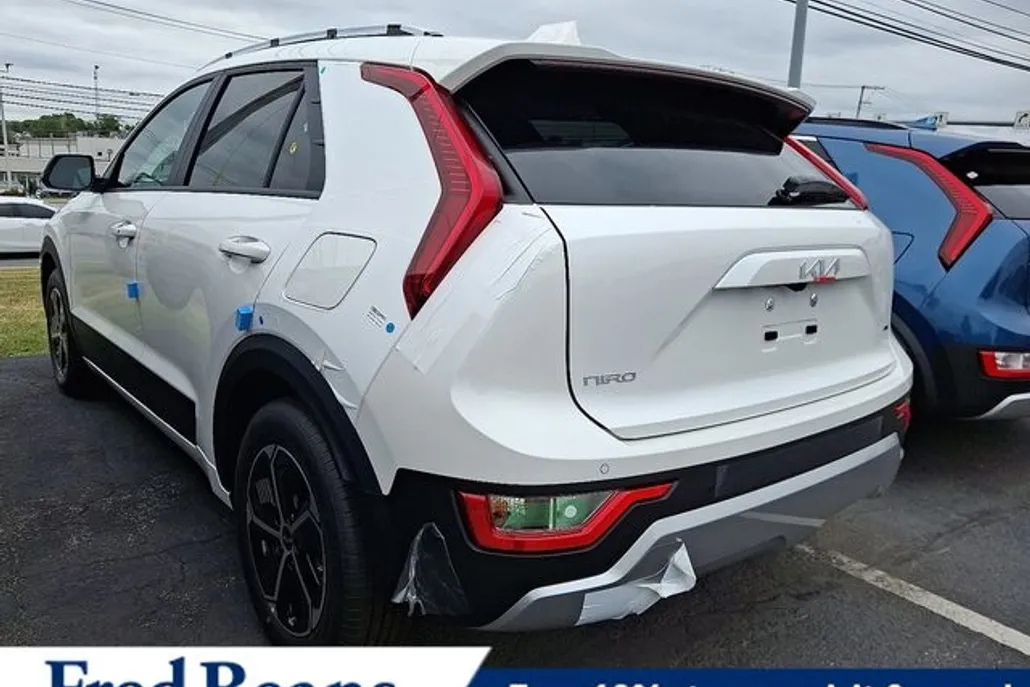2025 Kia Niro EX photo 1