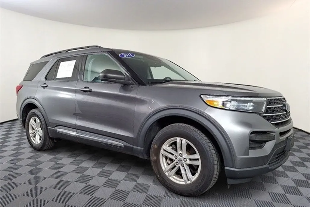 2021 Ford Explorer XLT photo 1