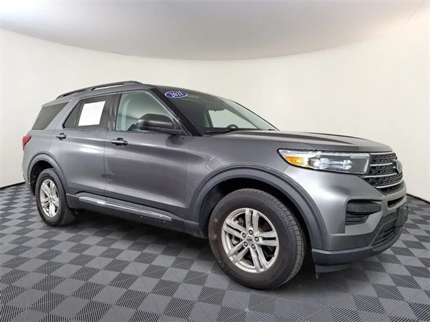 2021 Ford Explorer XLT photo 1