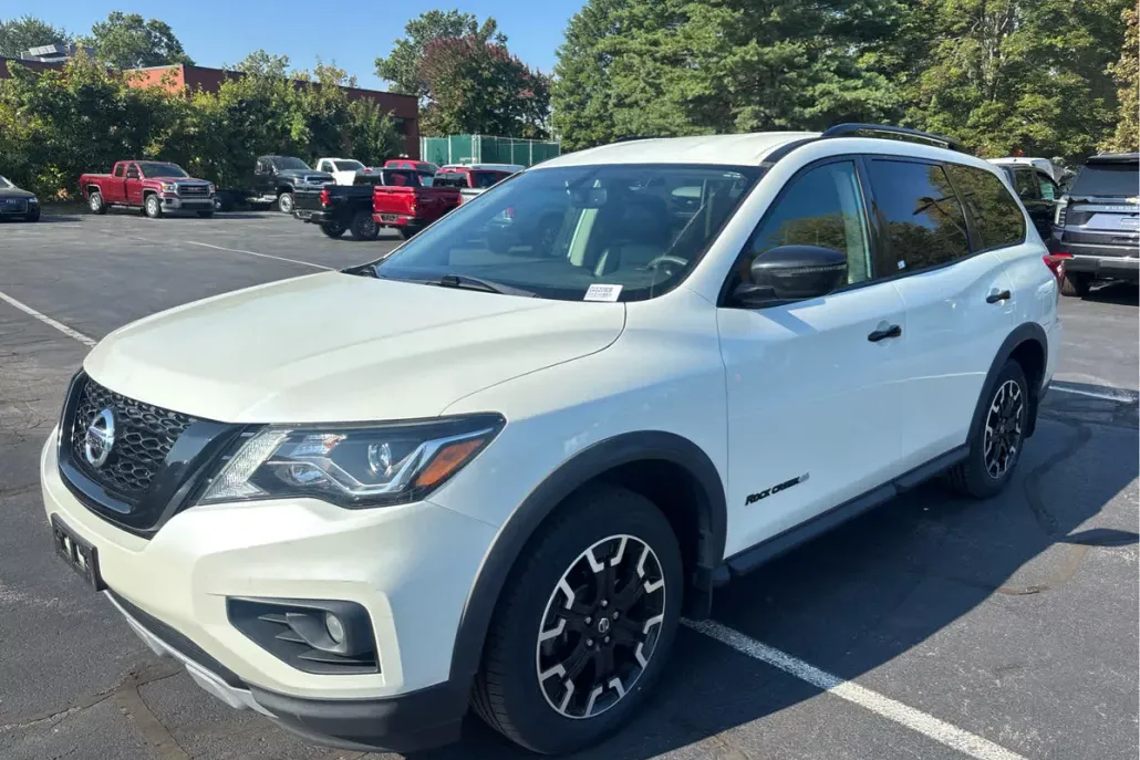 2020 Nissan Pathfinder SV photo 1