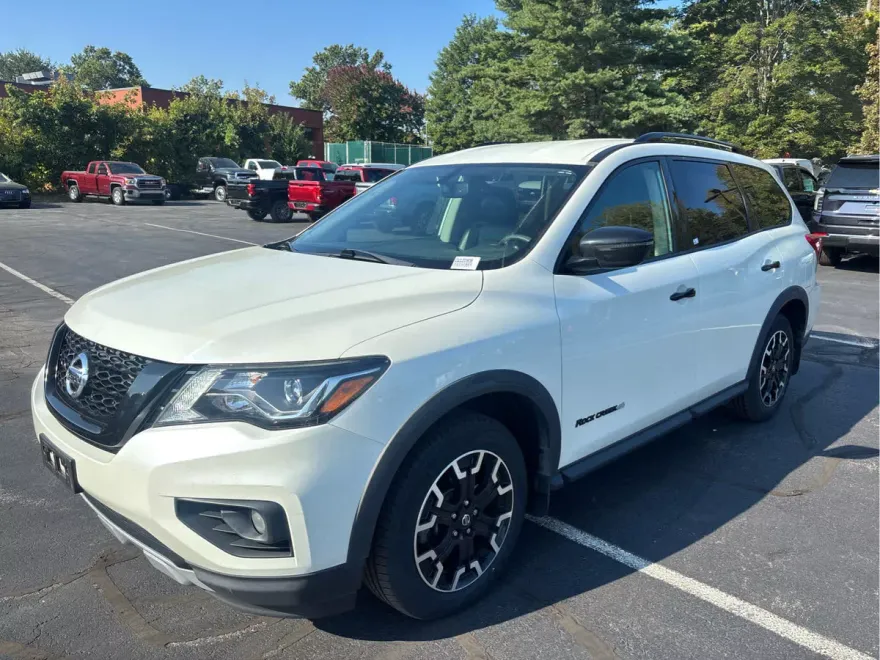 2020 Nissan Pathfinder SV photo 1