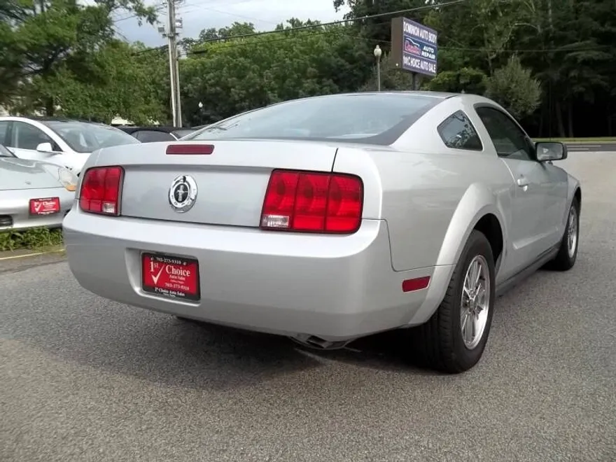 2005 Ford Mustang V6 Premium photo 1