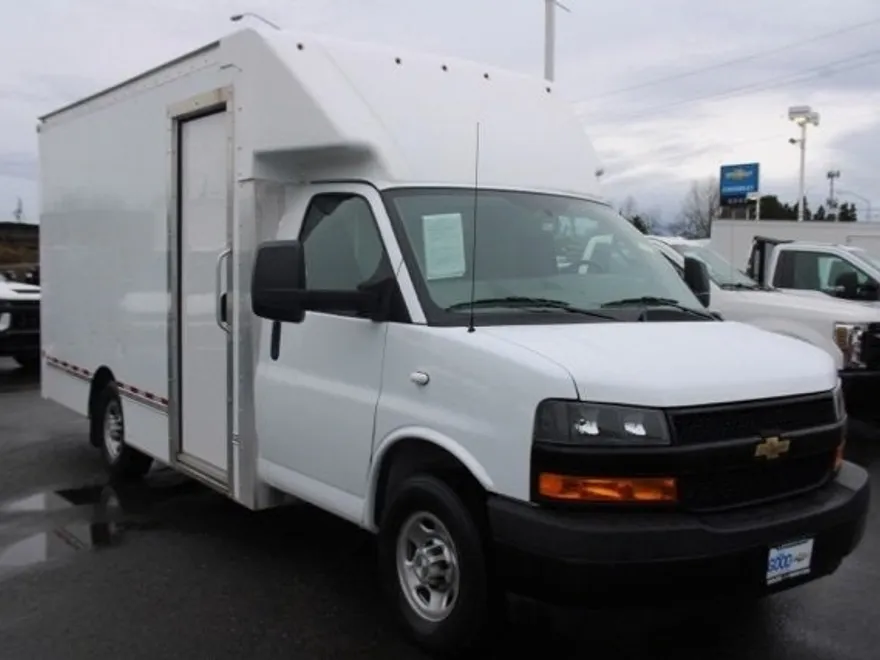 2023 Chevrolet Express Cutaway 3500 photo 1