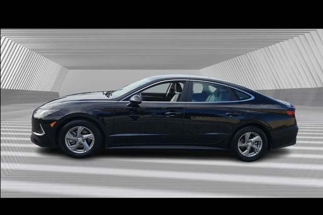 2023 Hyundai Sonata SE photo 1
