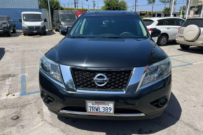 2016 Nissan Pathfinder photo 1