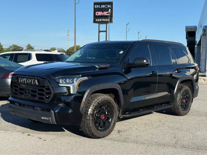 2023 Toyota Sequoia SR5 photo 1