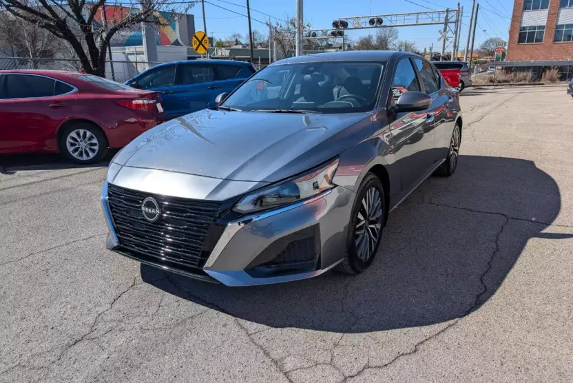 2023 Nissan Altima 2.5 SV photo 1