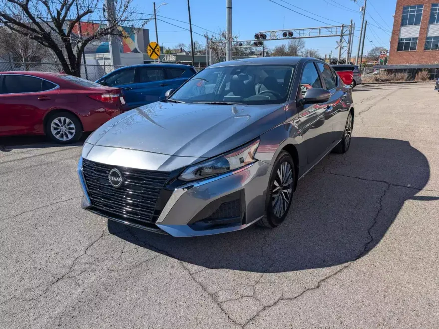 2023 Nissan Altima 2.5 SV photo 1