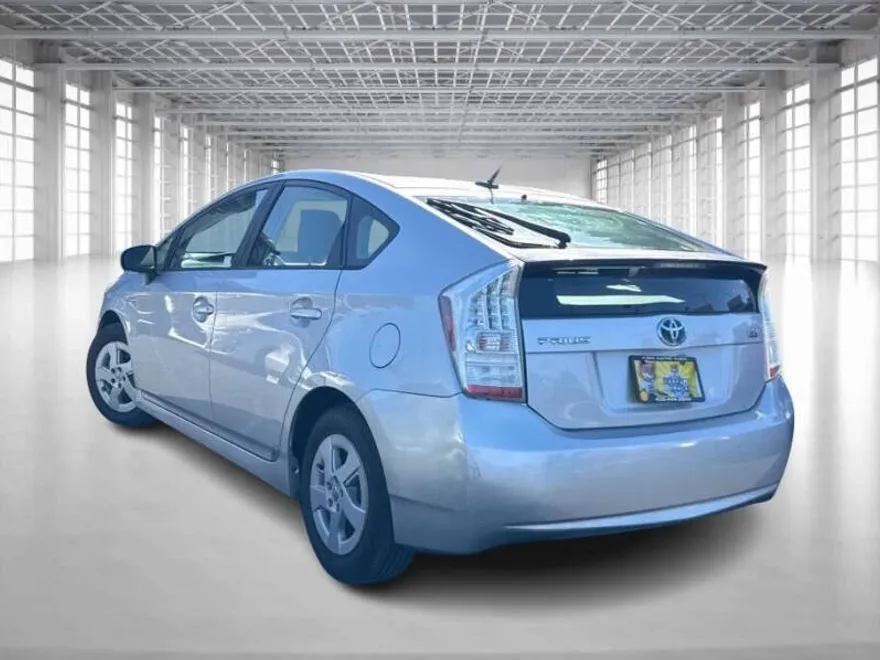 2011 Toyota Prius Three photo 1