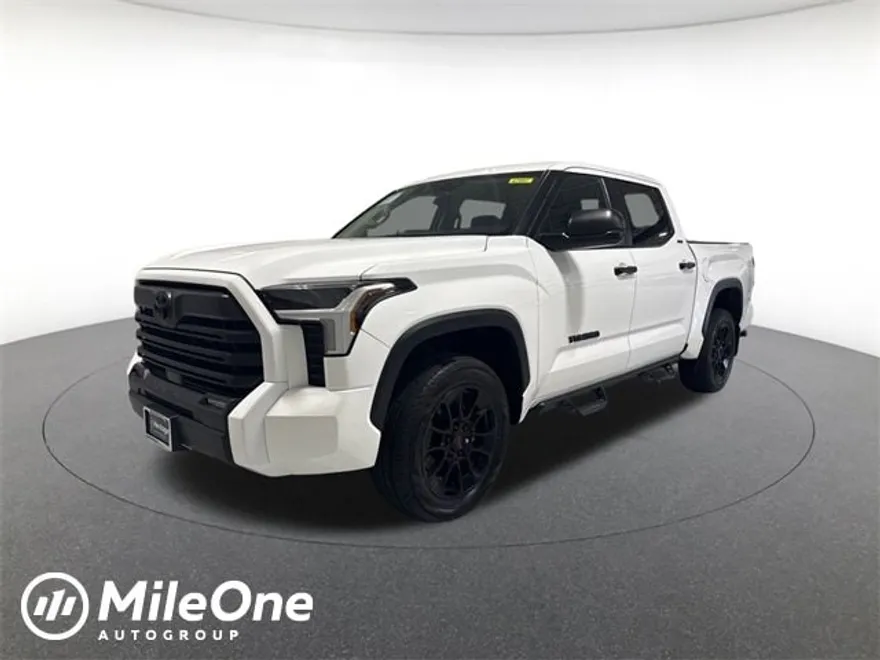 2024 Toyota Tundra SR5 photo 1