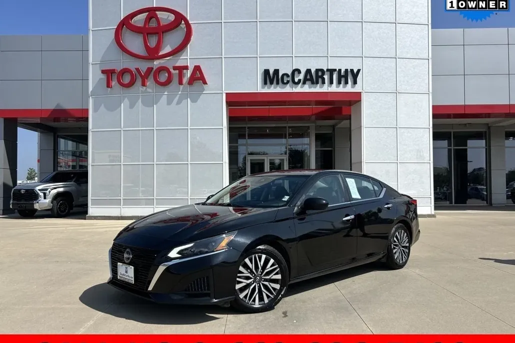 2023 Nissan Altima 2.5 SV photo 1