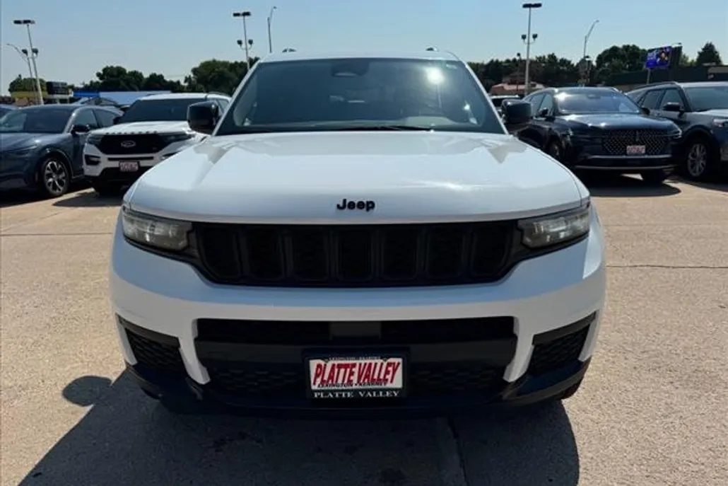 2023 Jeep Grand Cherokee Laredo photo 1