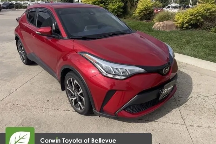 2021 Toyota C-HR XLE photo 1