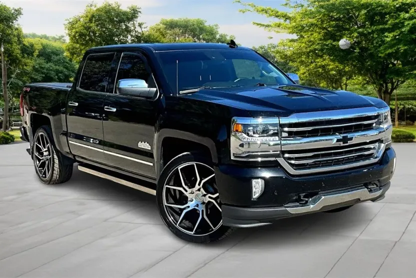 2017 Chevrolet Silverado High Country photo 1