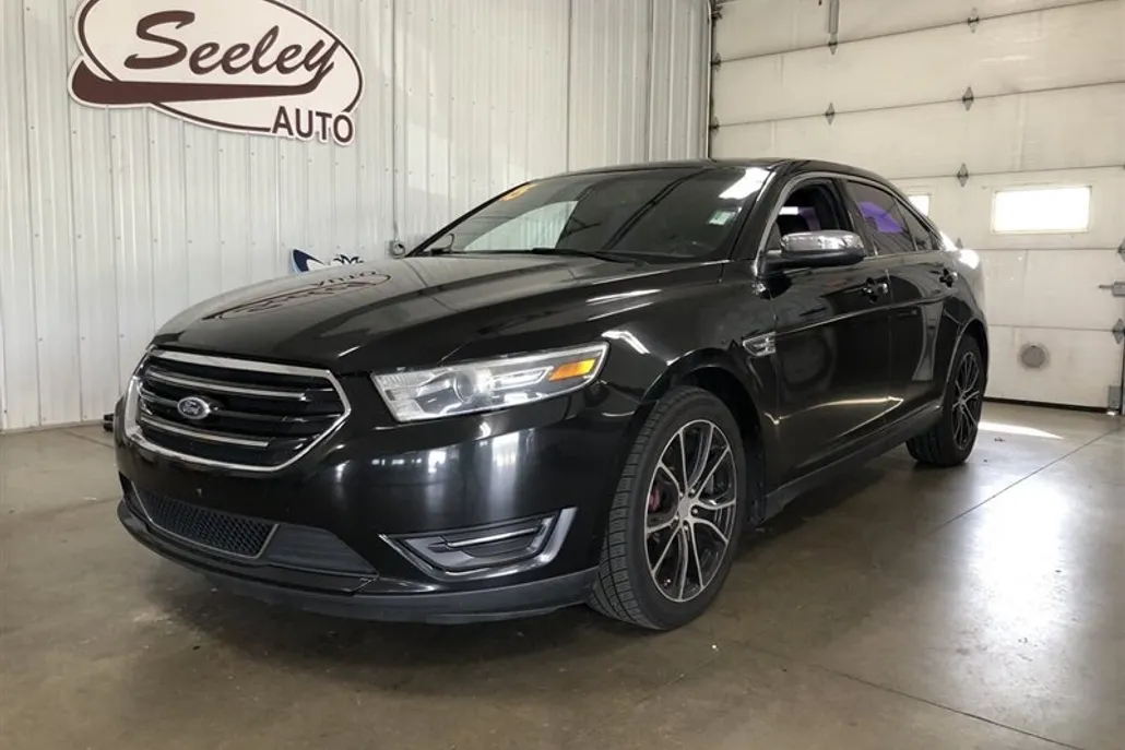 2015 Ford Taurus Limited photo 1