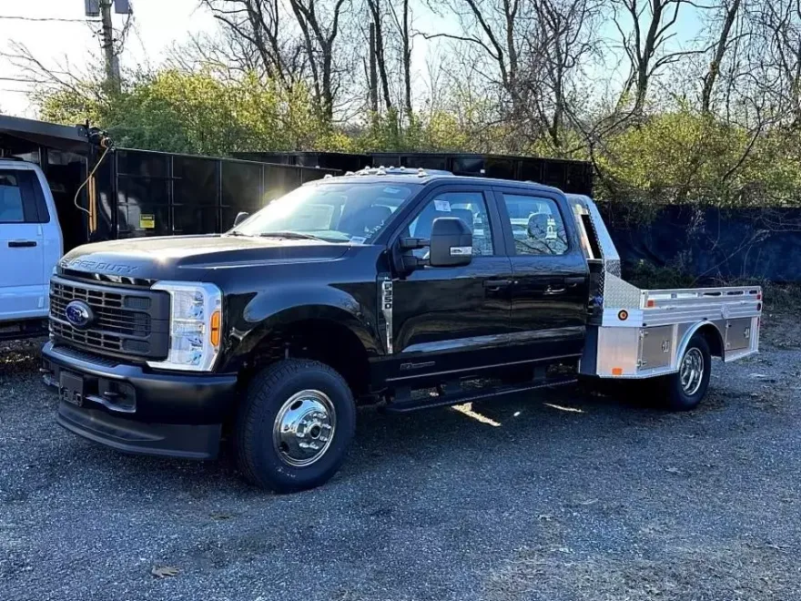 2023 Ford F-350 photo 1