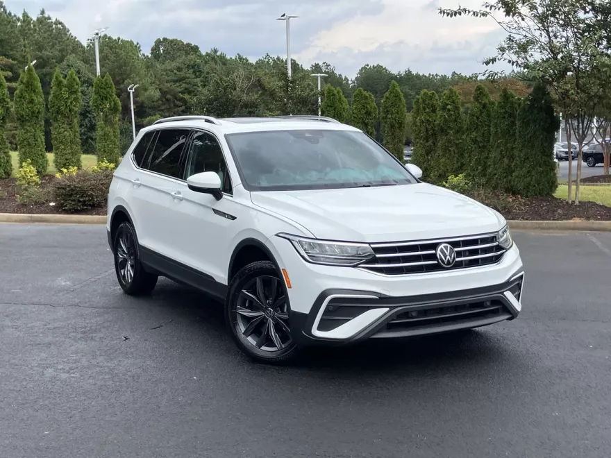 2022 Volkswagen Tiguan SE photo 1