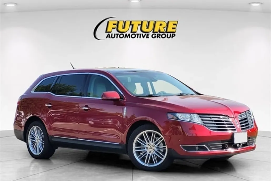 2019 Lincoln MKT photo 1